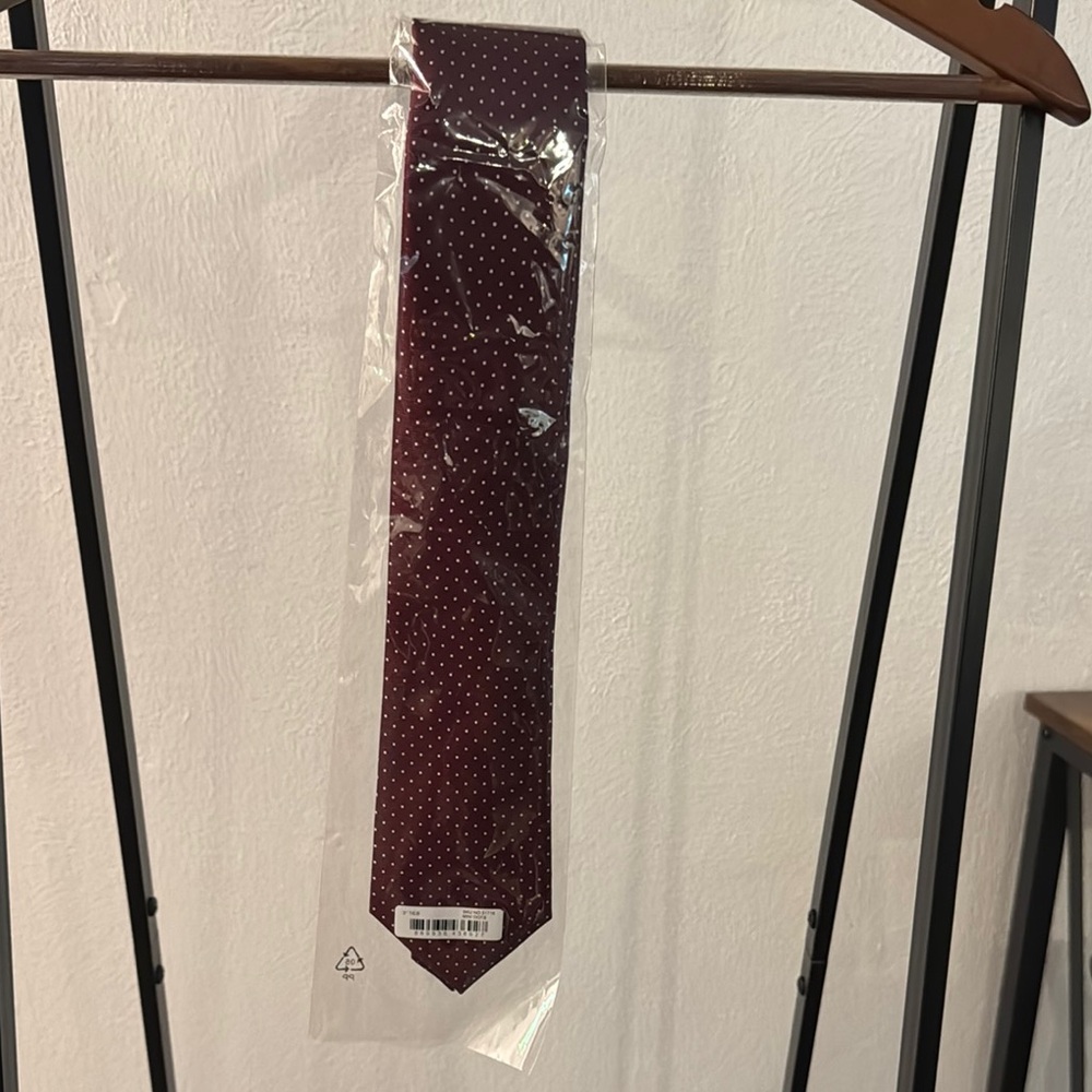 Tie Bar NEW Burgundy Polka Dot Tie
